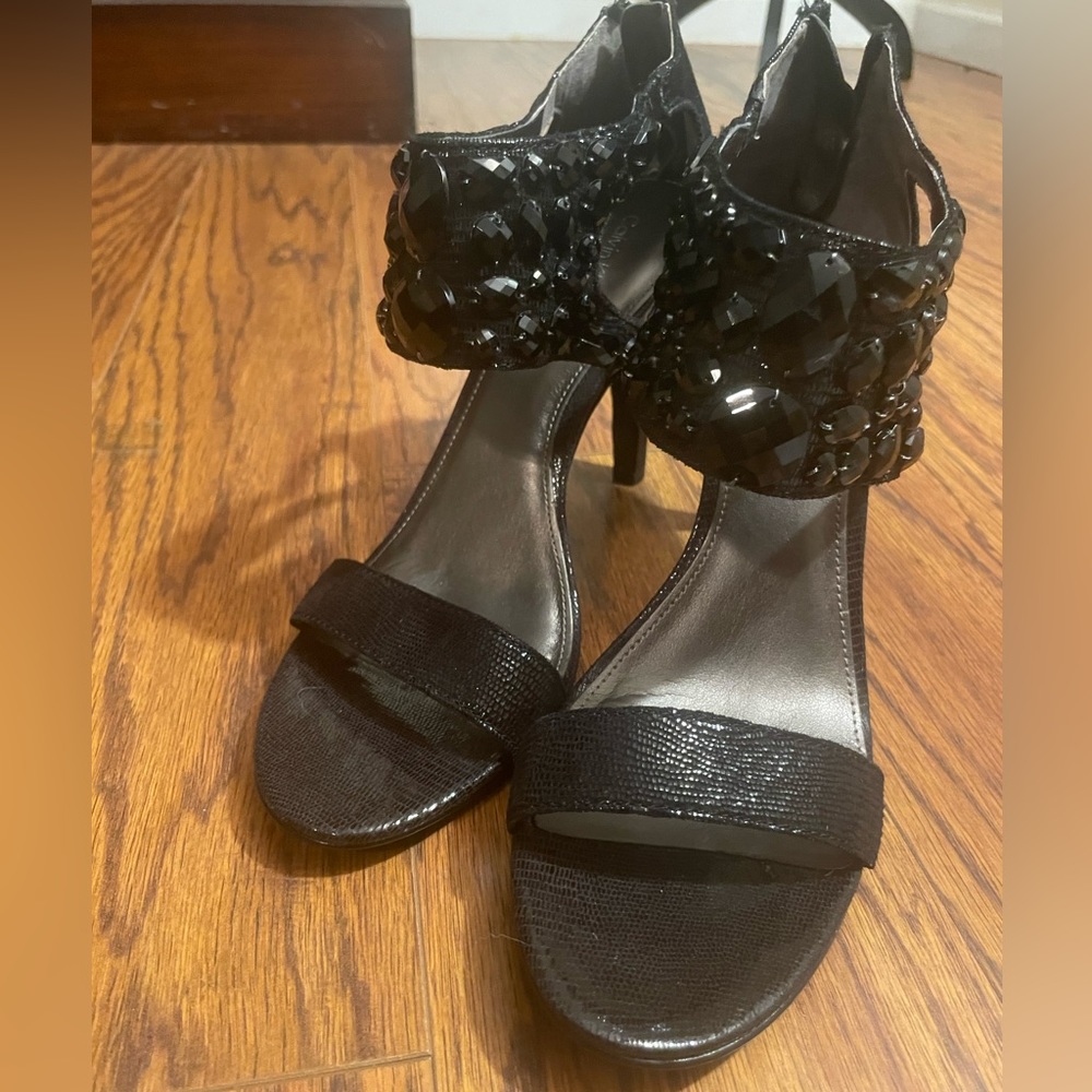 Woman’s straps sandal heels